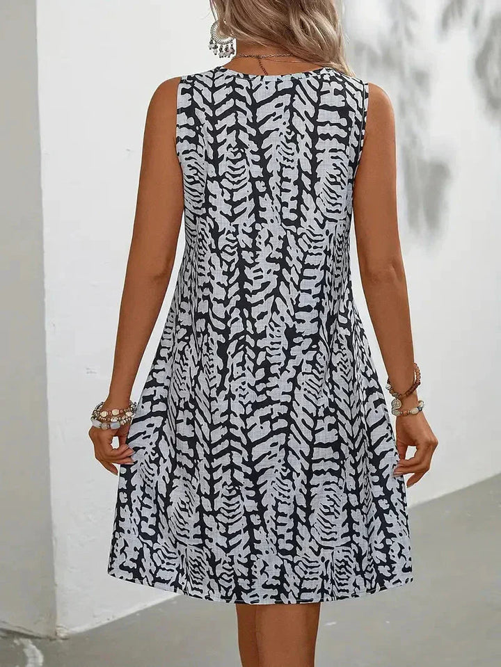 Chic Collection | Women's Summer Dress with Abstract Pattern & Cut-Out Detail | Effortless Style for Warm Weather Outings 4